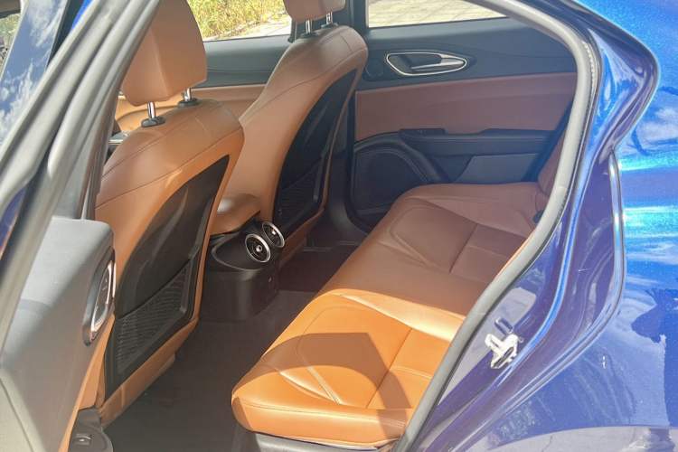 Used Alfa Romeo Giulia 2017 2.0T 200HP Elite Edition Interior 5