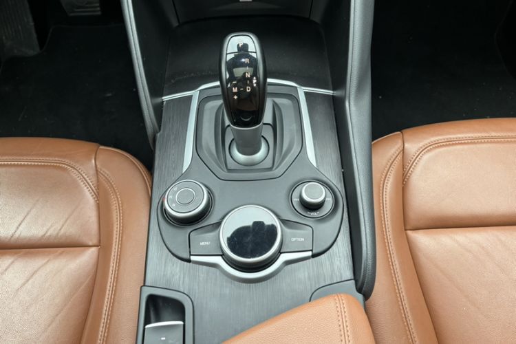 Used Alfa Romeo Giulia 2017 2.0T 280HP Luxury Edition Interior 7