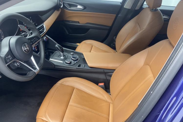Used Alfa Romeo Giulia 2017 2.0T 280HP Luxury Edition Interior 7