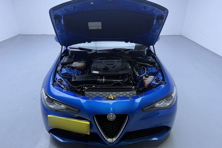 Used Alfa Romeo Giulia 2017 2.0T 200HP Luxury Edition Interior 7