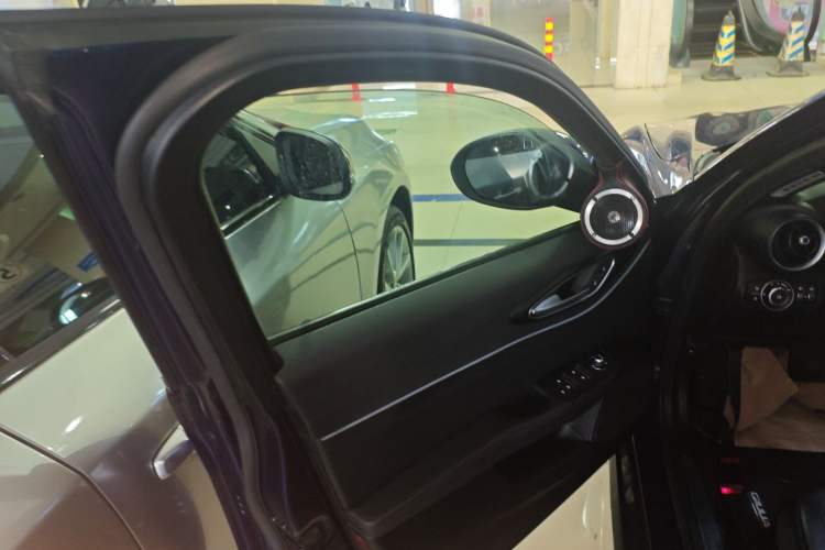 Used Alfa Romeo Giulia 2017 2.0T 280HP Luxury Edition Left Front Door Interior