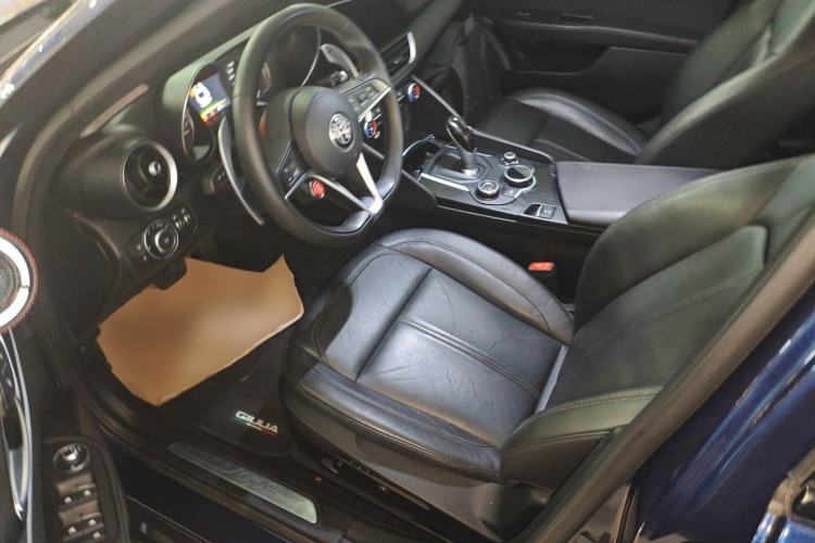 Used Alfa Romeo Giulia 2017 2.0T 280HP Luxury Edition Left Front Seat