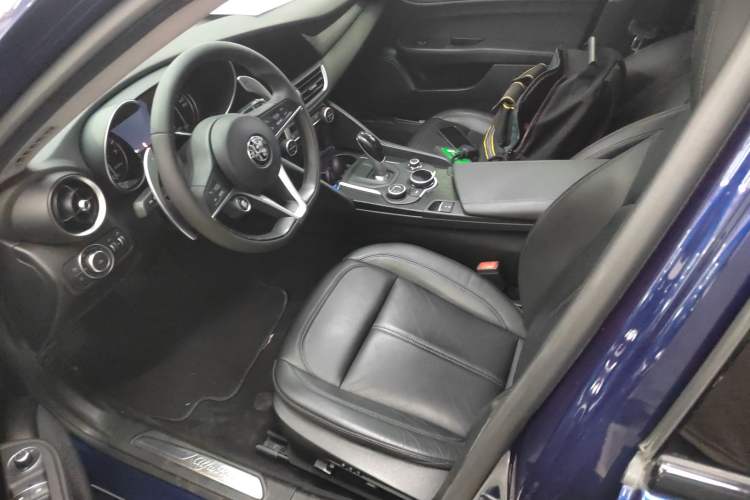 Used Alfa Romeo Giulia 2017 2.0T 280HP Luxury Edition Left Front Seat