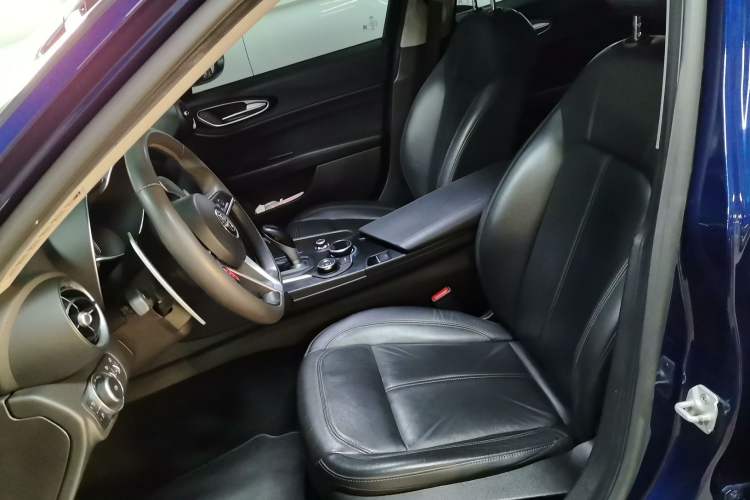 Used Alfa Romeo Giulia 2017 2.0T 280HP Luxury Edition Left Front Seat