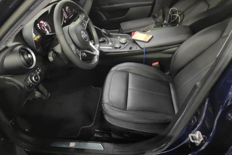 Used Alfa Romeo Giulia 2017 2.0T 200HP Luxury Edition Left Front Seat
