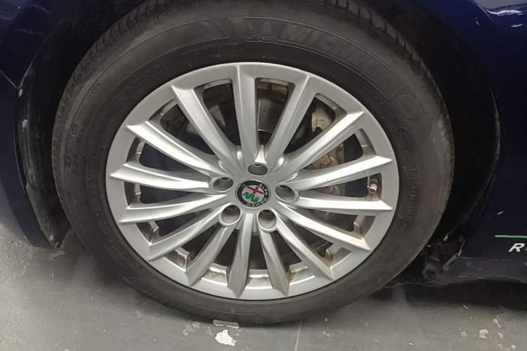 Used Alfa Romeo Giulia 2017 2.0T 200HP Elite Edition Left Front Wheel Hub