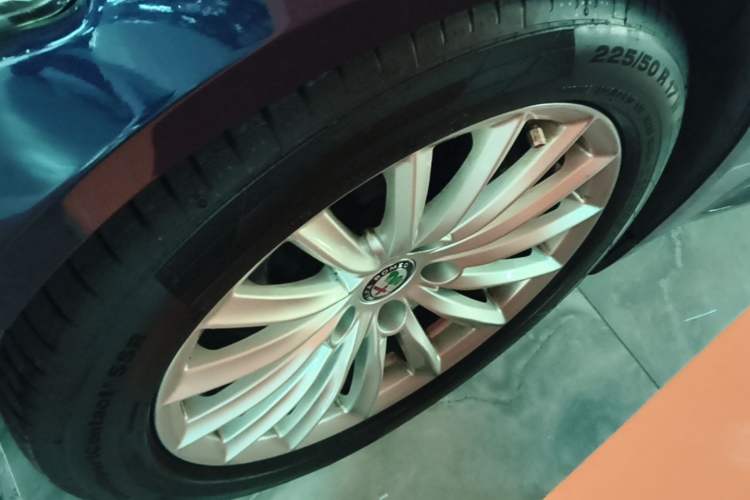 Used Alfa Romeo Giulia 2017 2.0T 200HP Elite Edition Left Front Wheel Hub