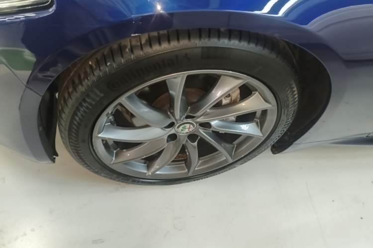 Used Alfa Romeo Giulia 2017 2.0T 200HP Luxury Edition Left Front Wheel Hub
