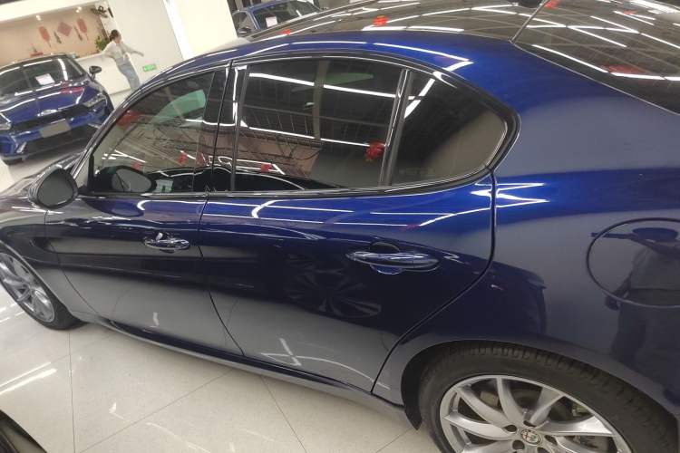 Used Alfa Romeo Giulia 2017 2.0T 280HP Luxury Edition Left Side