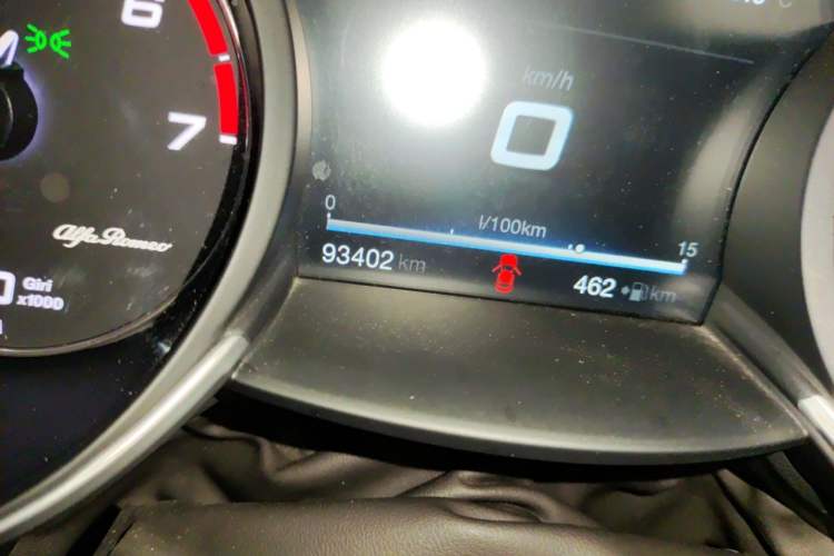 Used Alfa Romeo Giulia 2017 2.0T 280HP Luxury Edition Odometer Close Up