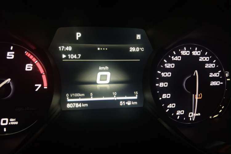 Used Alfa Romeo Giulia 2017 2.0T 200HP Luxury Edition Odometer Close Up