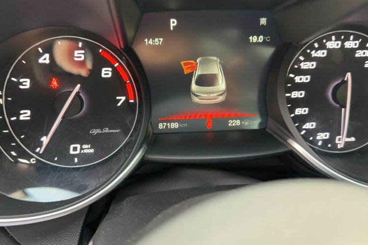 Used Alfa Romeo Giulia 2017 2.0T 280HP Luxury Edition Odometer Close Up