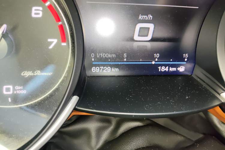 Used Alfa Romeo Giulia 2017 2.0T 280HP Luxury Edition Odometer Close Up