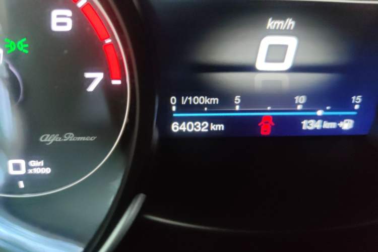 Used Alfa Romeo Giulia 2017 2.0T 200HP Luxury Edition Odometer Close Up