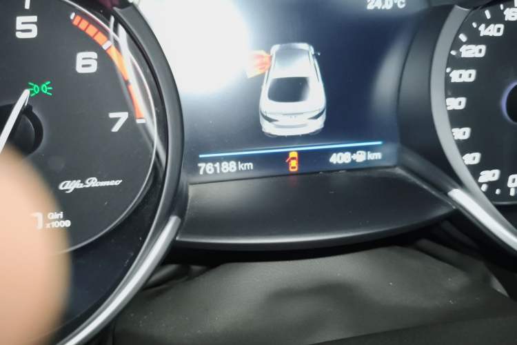 Used Alfa Romeo Giulia 2017 2.0T 280HP Luxury Edition Odometer Close Up