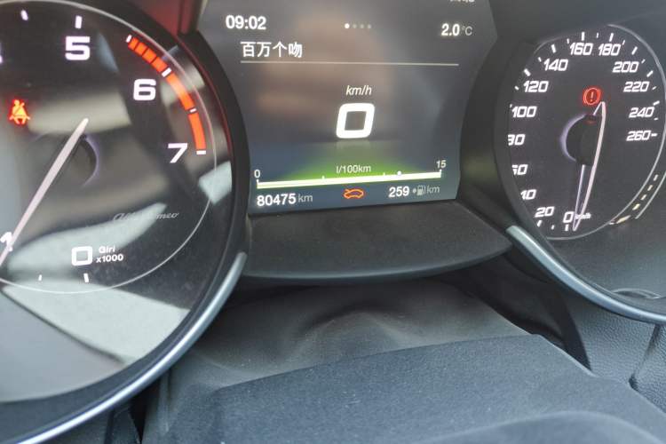 Used Alfa Romeo Giulia 2017 2.0T 200HP Luxury Edition Odometer Close Up