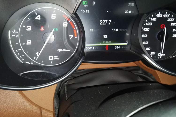 Used Alfa Romeo Giulia 2017 2.0T 200HP Luxury Edition Odometer Close Up