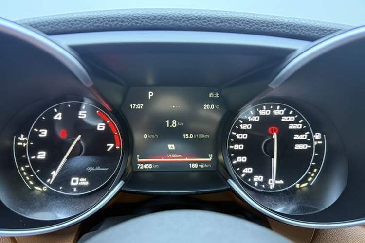 Used Alfa Romeo Giulia 2017 2.0T 200HP Luxury Edition Odometer Close Up