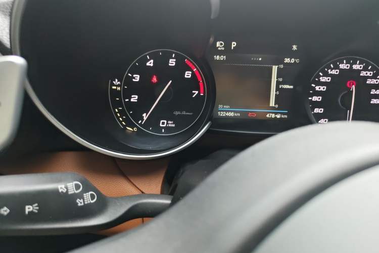 Used Alfa Romeo Giulia 2017 2.0T 280HP Luxury Edition Odometer Close Up