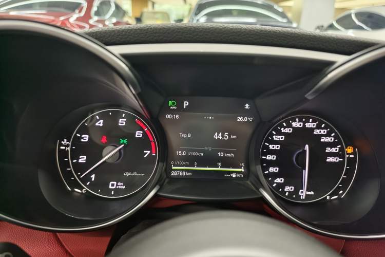 Used Alfa Romeo Giulia 2017 2.0T 200HP Luxury Edition Odometer Close Up