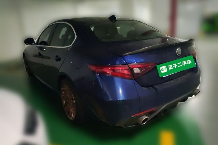 Used Alfa Romeo Giulia 2017 2.0T 280HP Luxury Edition Rear Left 45 Deg