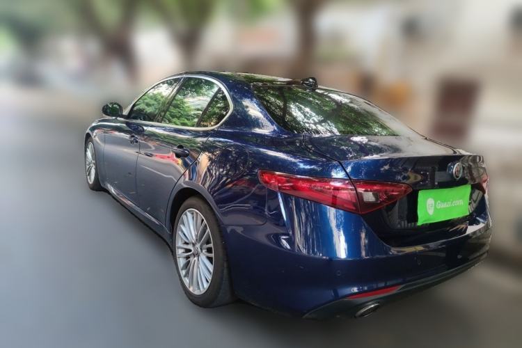 Used Alfa Romeo Giulia 2017 2.0T 200HP Luxury Edition Rear Left 45 Deg