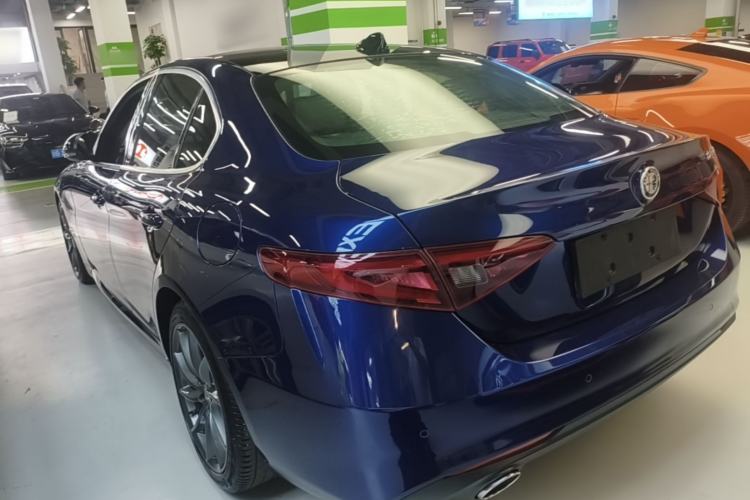 Used Alfa Romeo Giulia 2017 2.0T 200HP Luxury Edition Rear Left 45 Deg