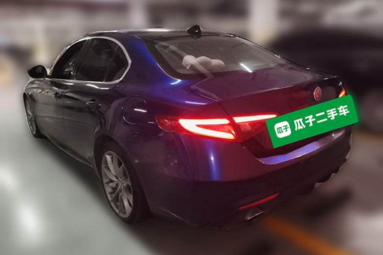Used Alfa Romeo Giulia 2017 2.0T 280HP Luxury Edition Rear Left 45 Deg