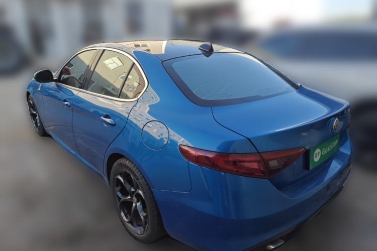 Used Alfa Romeo Giulia 2017 2.0T 200HP Luxury Edition Rear Left 45 Deg