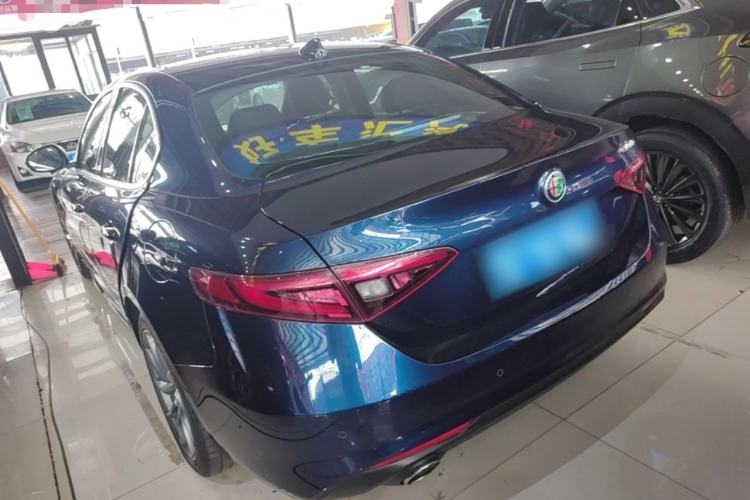 Used Alfa Romeo Giulia 2017 2.0T 200HP Luxury Edition Rear Left 45 Deg