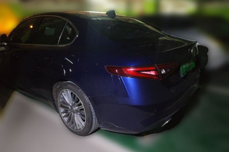 Used Alfa Romeo Giulia 2017 2.0T 280HP Luxury Edition Rear Left 45 Deg