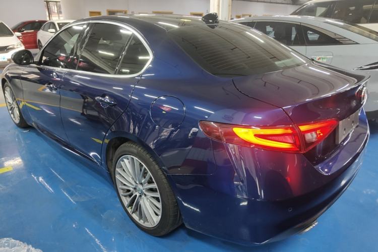 Used Alfa Romeo Giulia 2017 2.0T 200HP Luxury Edition Rear Left 45 Deg