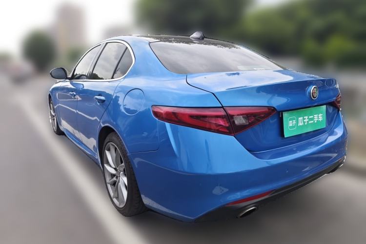 Used Alfa Romeo Giulia 2017 2.0T 280HP Luxury Edition Rear Left 45 Deg