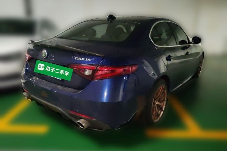 Used Alfa Romeo Giulia 2017 2.0T 280HP Luxury Edition Rear Right 45 Deg