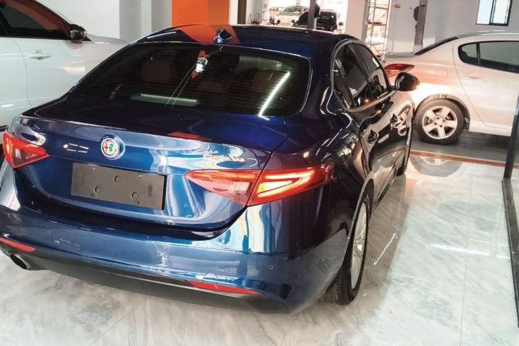 Used Alfa Romeo Giulia 2017 2.0T 200HP Elite Edition Rear Right 45 Deg