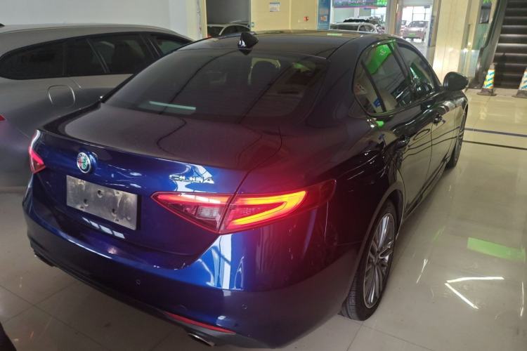 Used Alfa Romeo Giulia 2017 2.0T 280HP Luxury Edition Rear Right 45 Deg