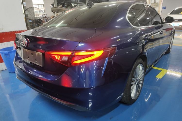 Used Alfa Romeo Giulia 2017 2.0T 200HP Luxury Edition Rear Right 45 Deg