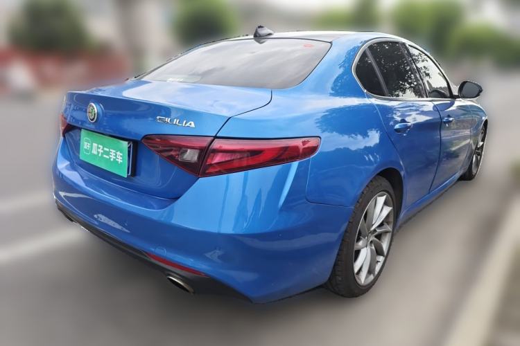 Used Alfa Romeo Giulia 2017 2.0T 280HP Luxury Edition Rear Right 45 Deg