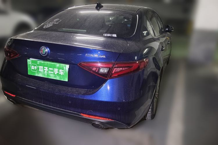 Used Alfa Romeo Giulia 2017 2.0T 280HP Luxury Edition Rear Right 45 Deg
