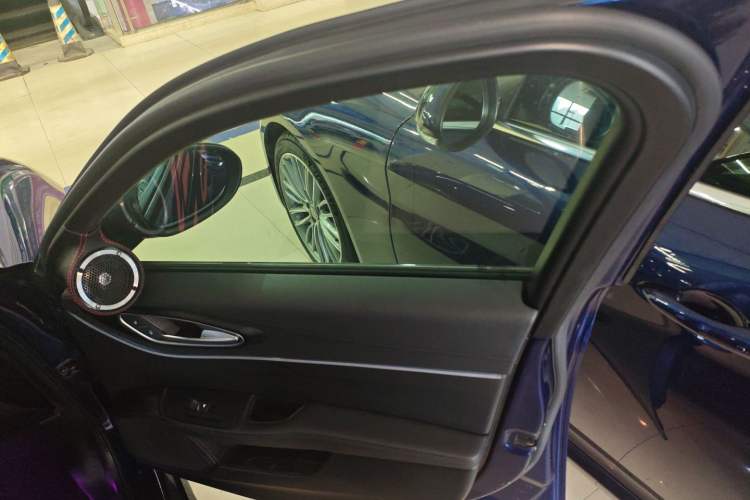 Used Alfa Romeo Giulia 2017 2.0T 280HP Luxury Edition Right Front Door Interior