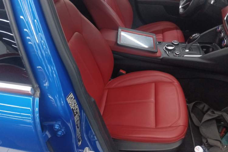 Used Alfa Romeo Giulia 2017 2.0T 200HP Luxury Edition Right Front Seat