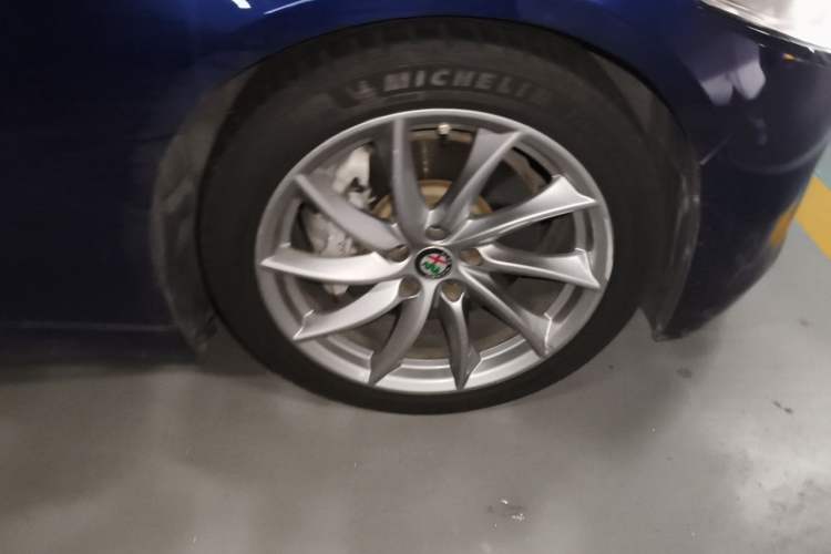 Used Alfa Romeo Giulia 2017 2.0T 280HP Luxury Edition Right Front Wheel Hub