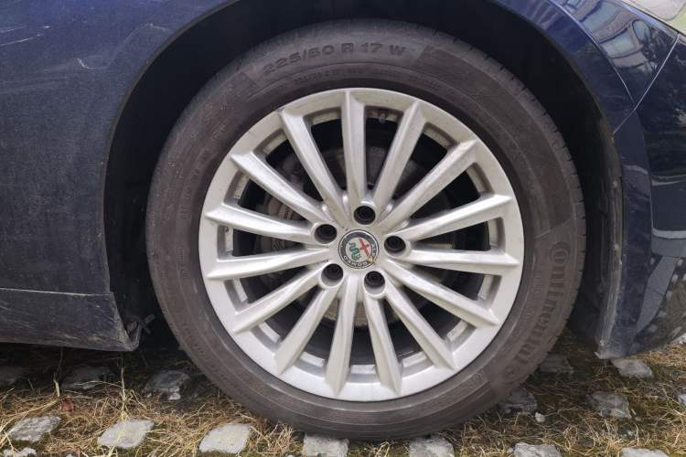 Used Alfa Romeo Giulia 2017 2.0T 200HP Elite Edition Right Front Wheel Hub