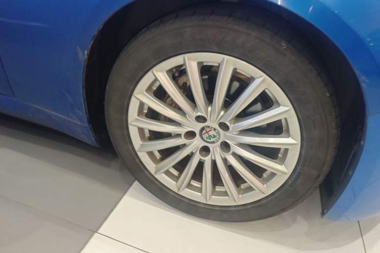 Used Alfa Romeo Giulia 2017 2.0T 200HP Elite Edition Right Front Wheel Hub