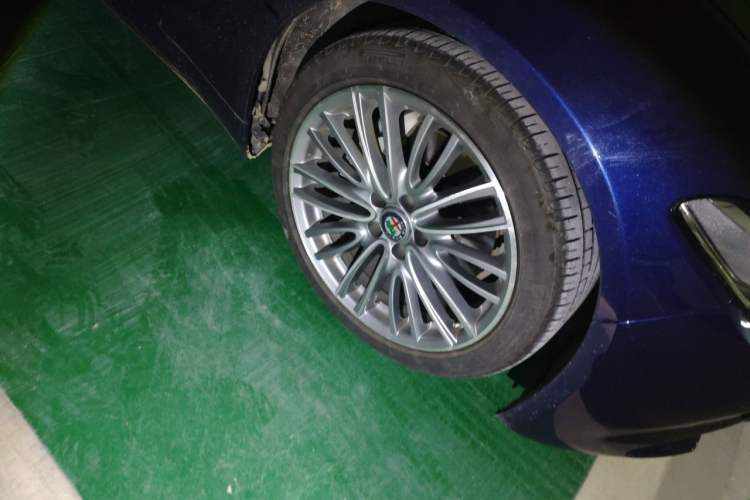 Used Alfa Romeo Giulia 2017 2.0T 280HP Luxury Edition Right Front Wheel Hub