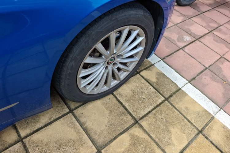 Used Alfa Romeo Giulia 2017 2.0T 200HP Elite Edition Right Front Wheel Hub