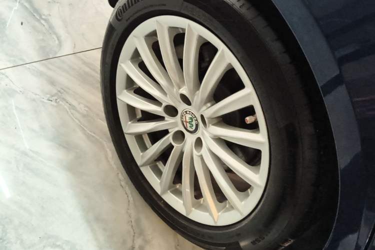 Used Alfa Romeo Giulia 2017 2.0T 200HP Elite Edition Right Rear Wheel Hub