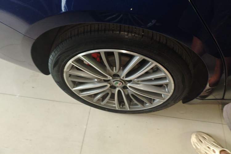 Used Alfa Romeo Giulia 2017 2.0T 280HP Luxury Edition Right Rear Wheel Hub