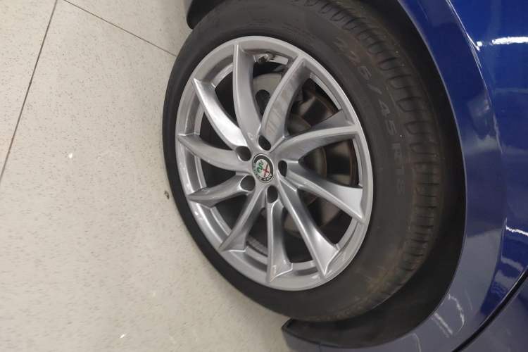 Used Alfa Romeo Giulia 2017 2.0T 280HP Luxury Edition Right Rear Wheel Hub