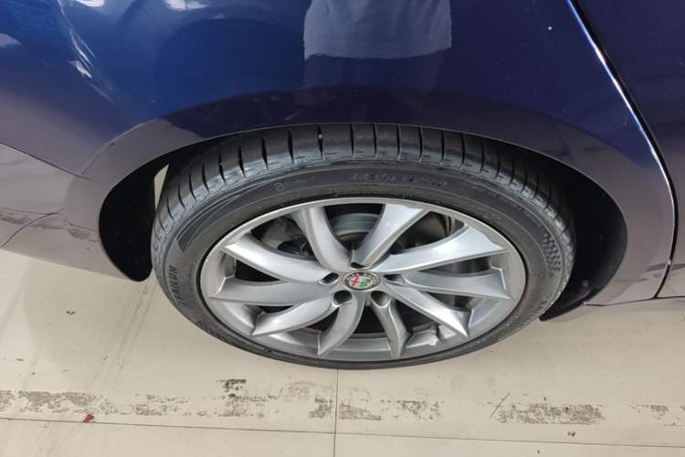 Used Alfa Romeo Giulia 2017 2.0T 200HP Luxury Edition Right Rear Wheel Hub